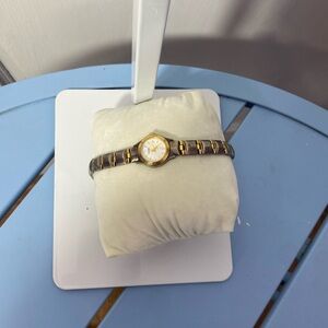 Vintage 1980s Ladies Caravelle by Bulova Silver Tone Watch